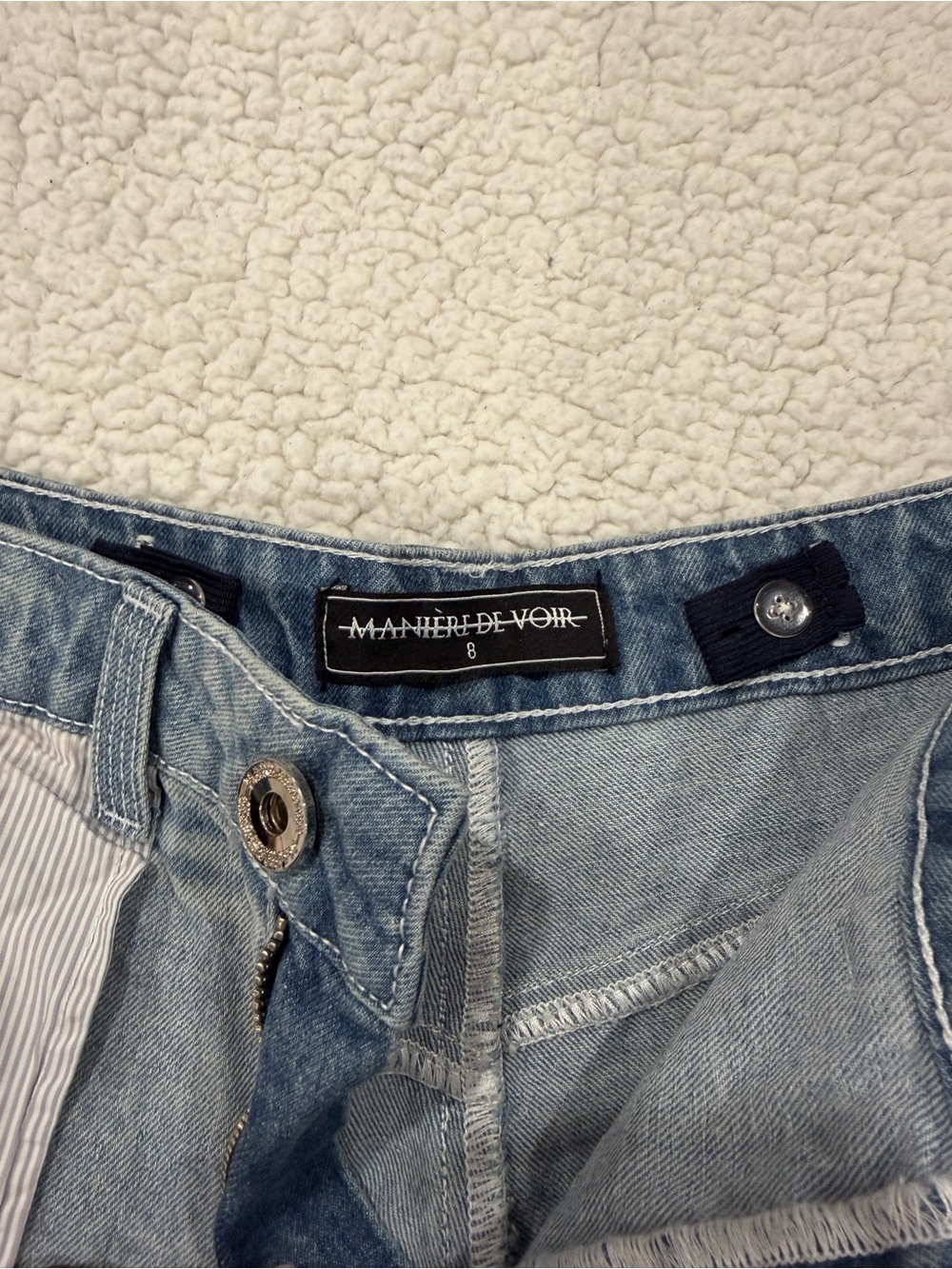 Maniere De Voir Light Wash Patchwork Denim Jeans with Contrast Pockets - Picture 9 of 10
